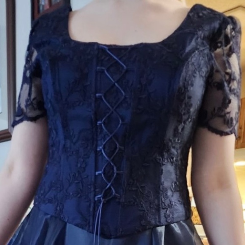 Formal Occasion Dress - Picture 3 of 4
